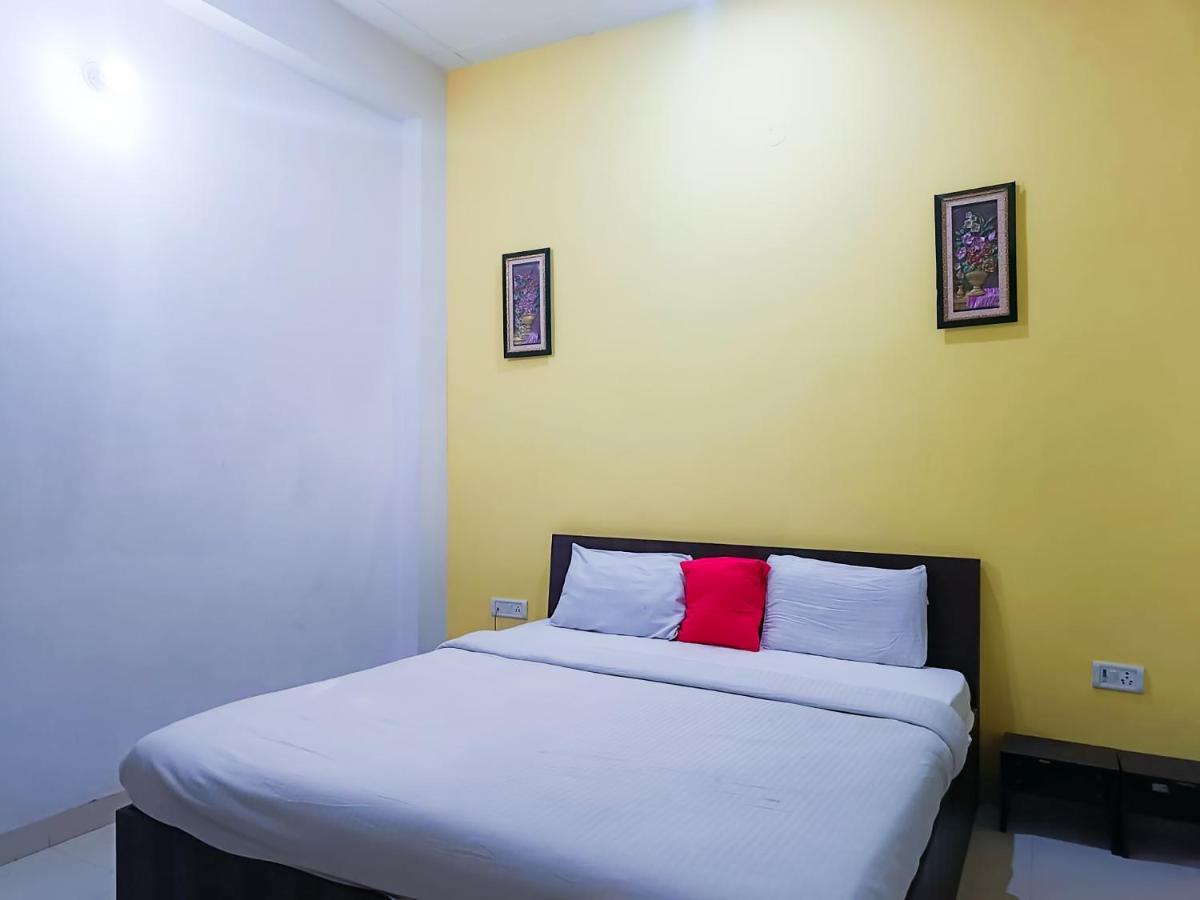 Roomshala 098 Sagarmatta - Opposite Medanta Hospital 3* Gurgaon