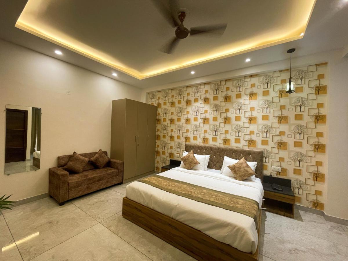 The Empire 1rk Near Max & Fortis Hospital 2* Gurgaon