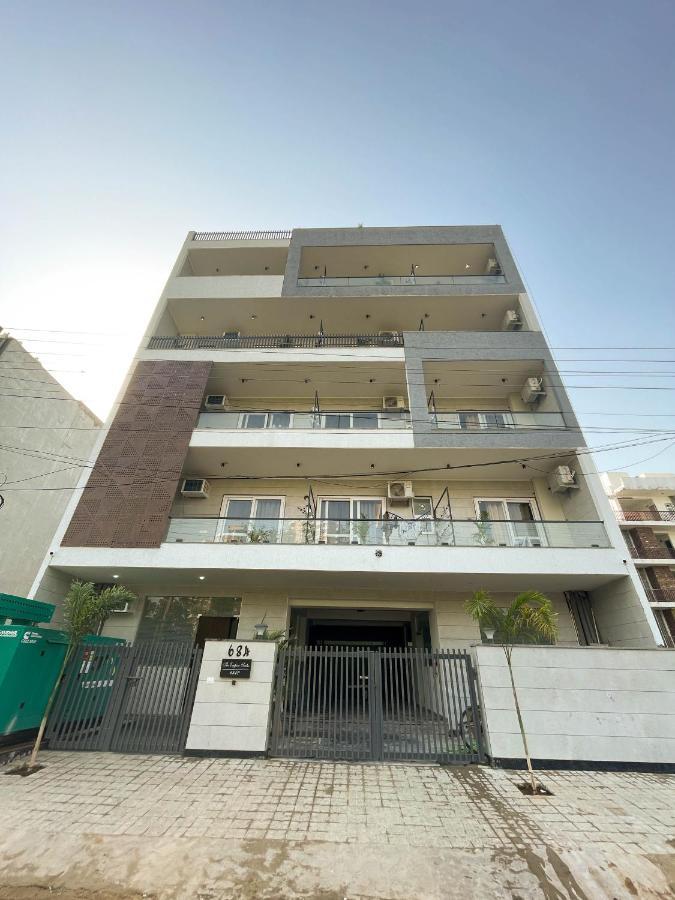 Serviced Luxury With Kitchenette & Balcony At Sector 45