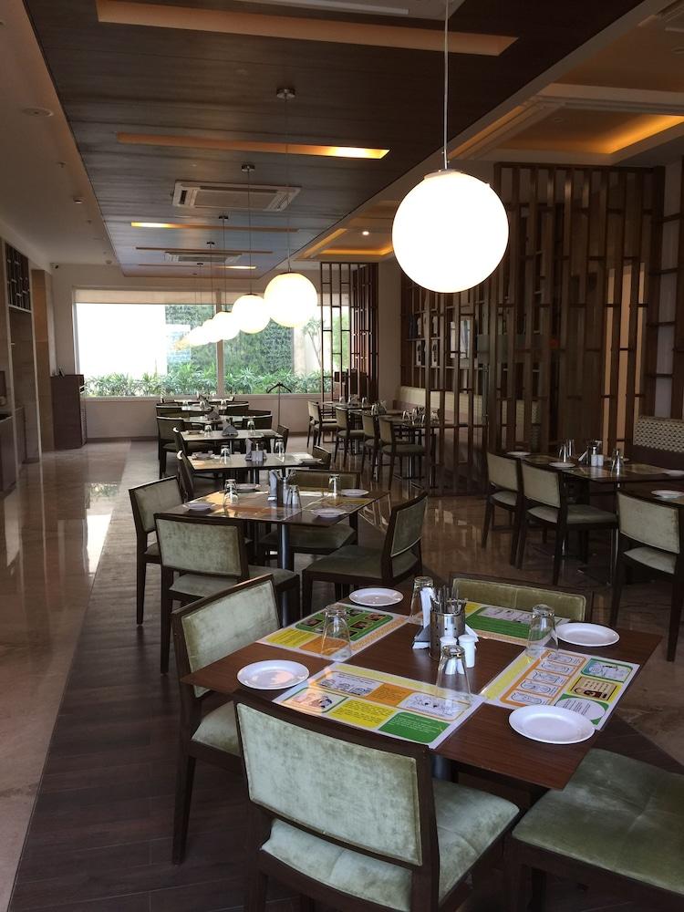 Hotel Lemon Tree Hotel, Sector 60, Gurugram Gurgaon