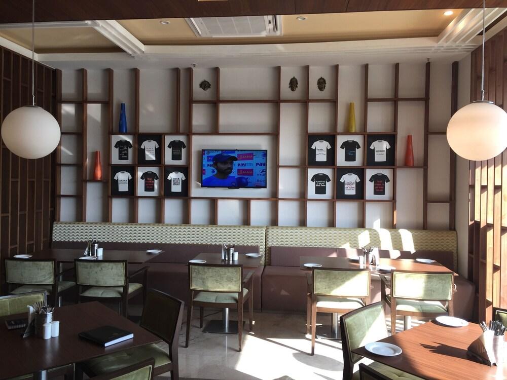 Lemon Tree Hotel, Sector 60, Gurugram Hotel