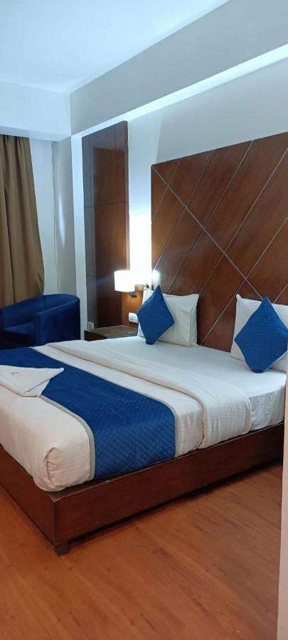 Blooming And Banquet Hotel