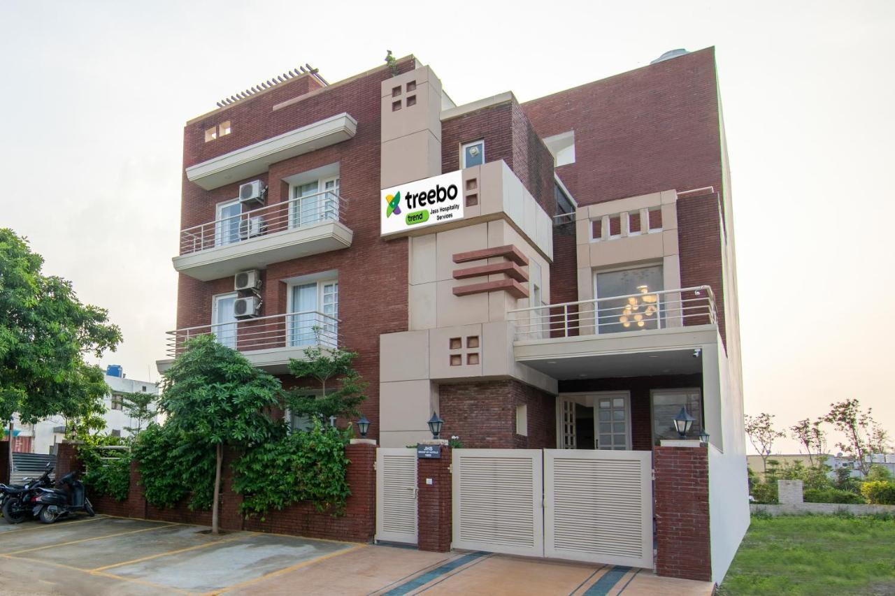 Treebo Jass Hospitality Services - Sec 53 Hotel 3*