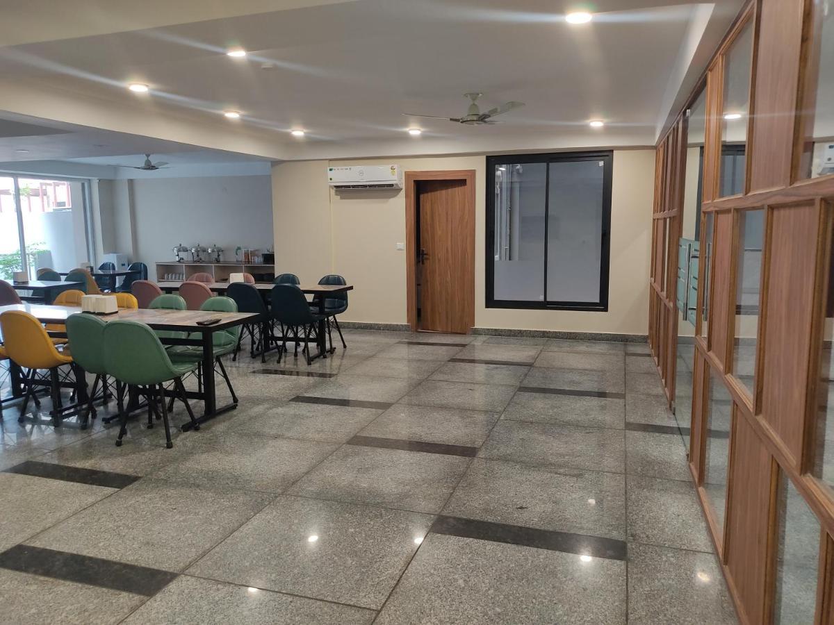 Perch Arbor Cyber Hotel