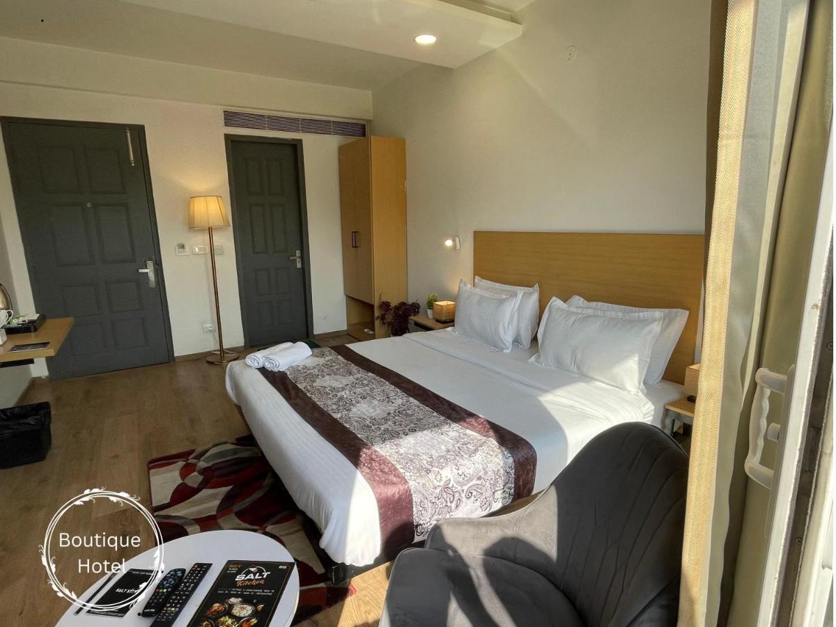 Hotel Saltstayz Sector 39- Near Rajiv Chowk & Sohna Road 3*