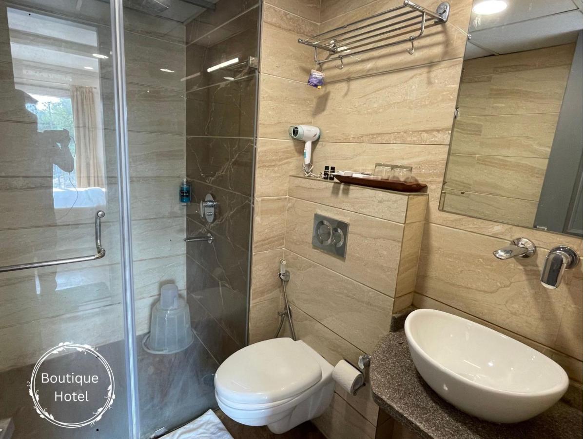 Hotel Saltstayz Sector 39- Near Rajiv Chowk & Sohna Road