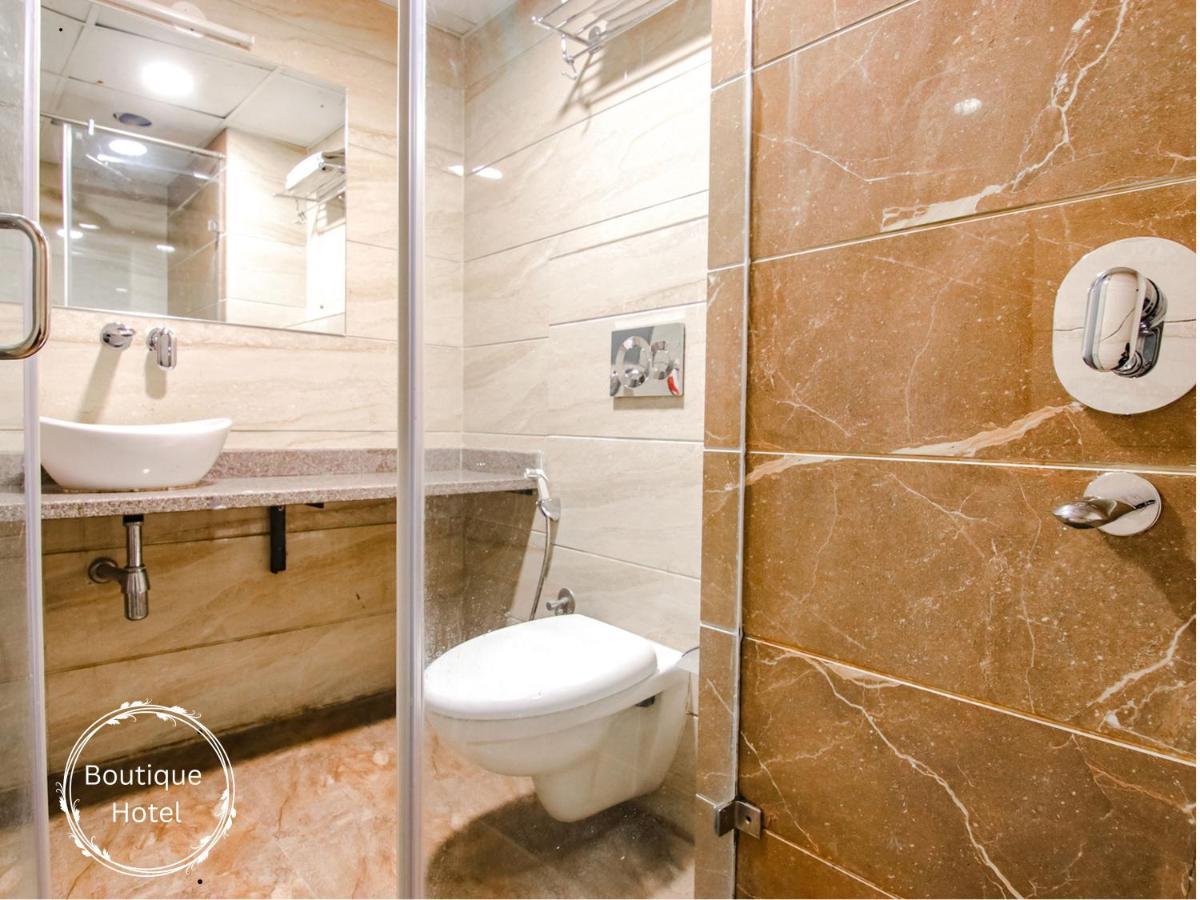 Saltstayz Sector 39- Near Rajiv Chowk & Sohna Road