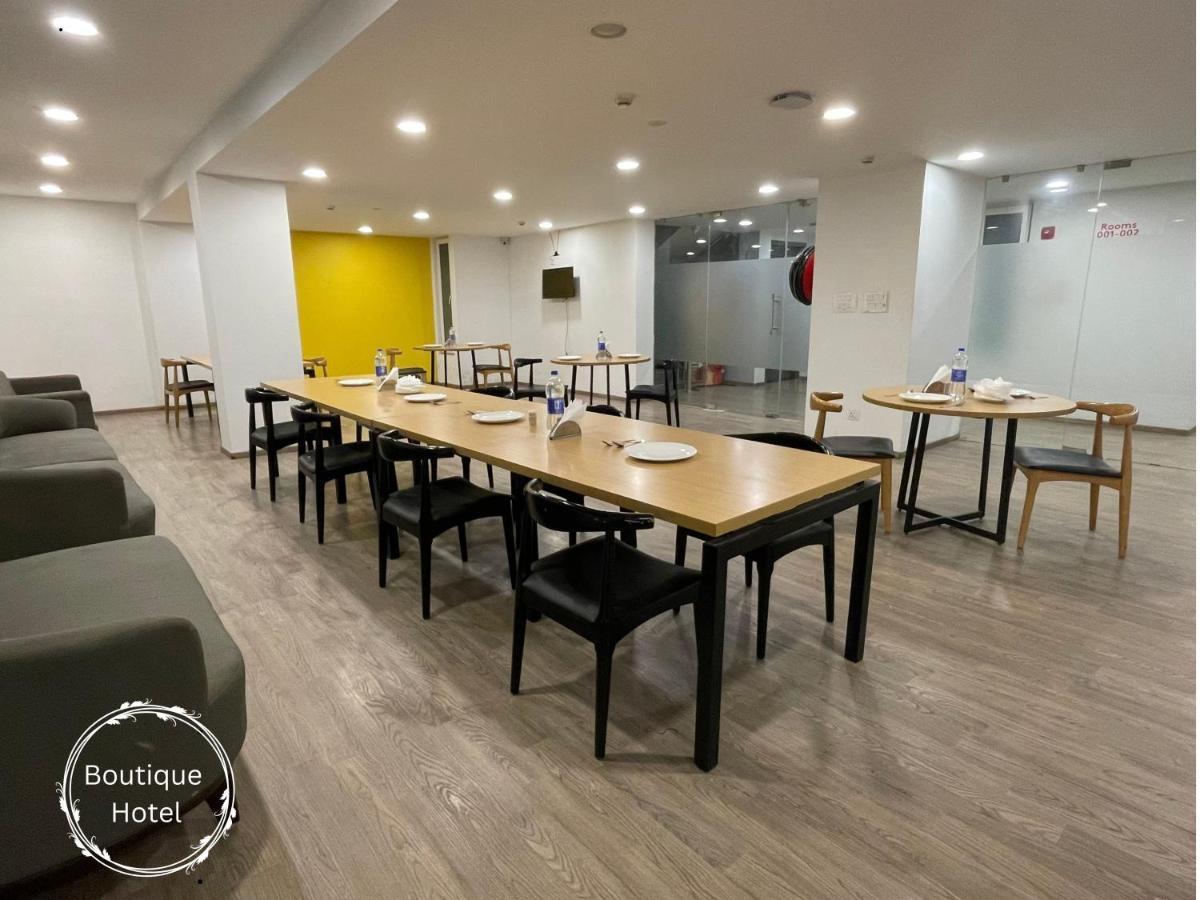 Hotel Saltstayz Sector 39- Near Rajiv Chowk & Sohna Road Gurgaon