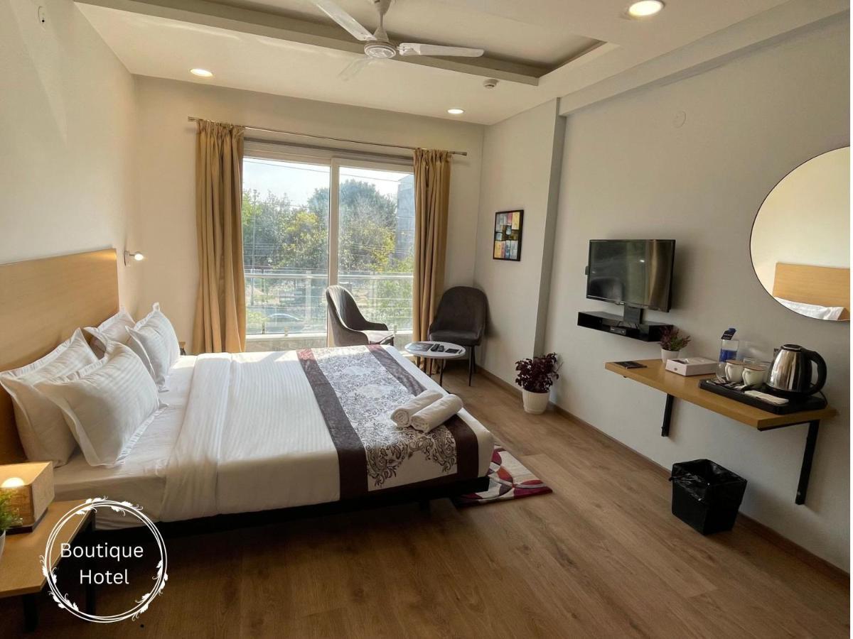 Hotel Saltstayz Sector 39- Near Rajiv Chowk & Sohna Road 3*