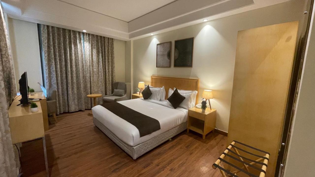 Saltstayz Select - Galleria Market & Golf Course Road 4* Gurgaon