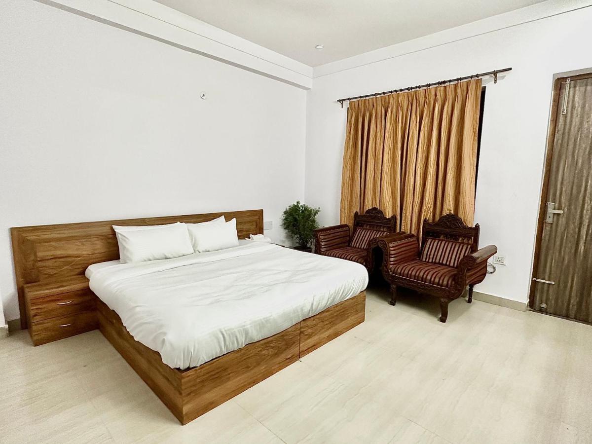 Guest house Cozy With No Restrictions Gurgaon