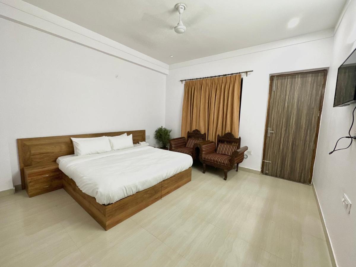 Cozy With No Restrictions Guest house Gurgaon