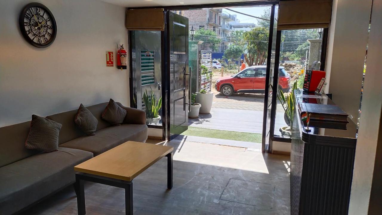 Hotel Saltstayz Express - Medicity Near Medanta Hospital Gurgaon