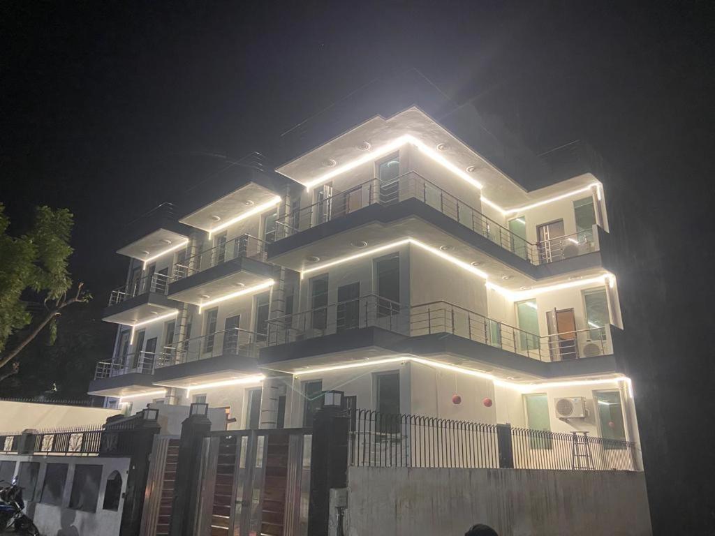 Leaf 9, Cyber Near Ambience Mall 3* Gurgaon
