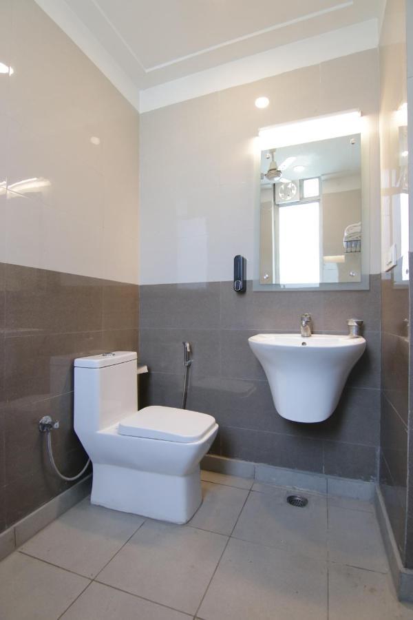 Hotel Leaf 9, Cyber Near Ambience Mall 3*