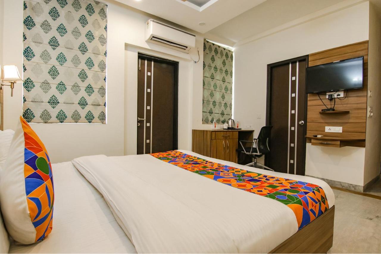 Leaf 9, Cyber Near Ambience Mall 3* Gurgaon