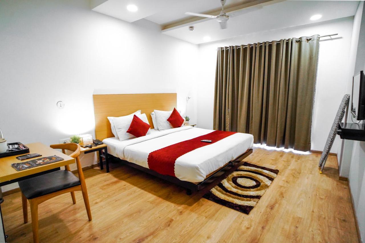 Saltstayz Express - Medicity Near Medanta Hospital Hotel Gurgaon