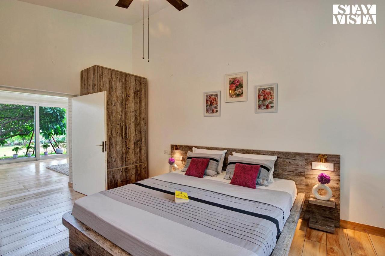 Villa Stayvista's Glasshouse: Orchard With Pool And Relaxation Gurgaon