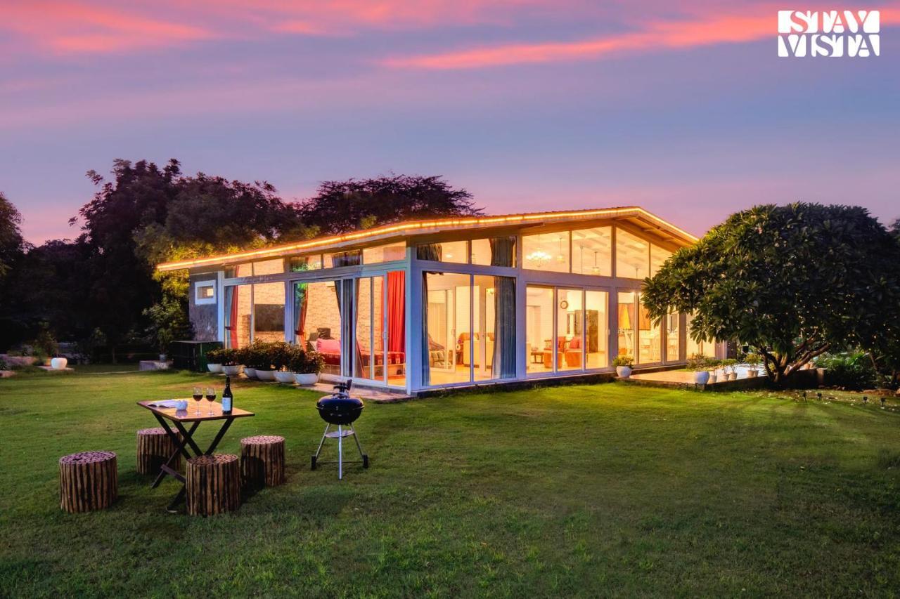 Stayvista's Glasshouse: Orchard With Pool And Relaxation Villa Gurgaon