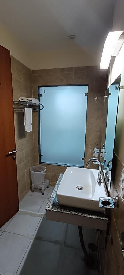 Oyster Pearl I Near Medanta Hospital I Sec-39 I 3*