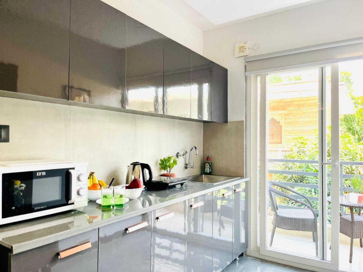 Hotel Bluo Studio1 Dlf Cybercity - Balcony, Gym Tt, Lift