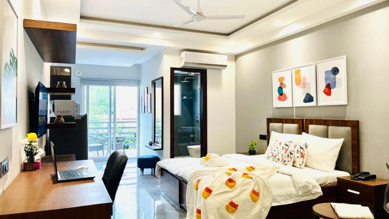 Hotel Bluo Studio1 Dlf Cybercity - Balcony, Gym Tt, Lift Gurgaon