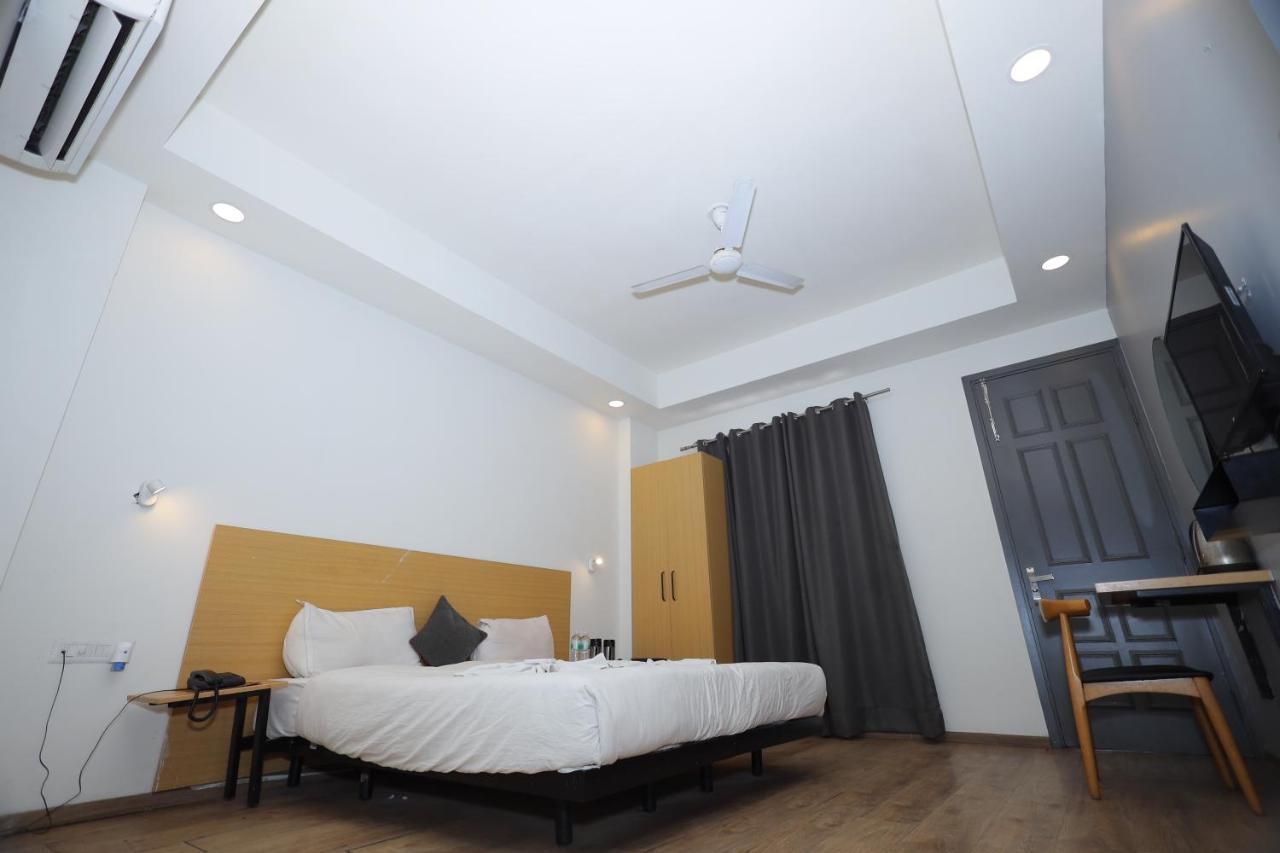 Hotel Wedlock Near Artemis Hospital 3*
