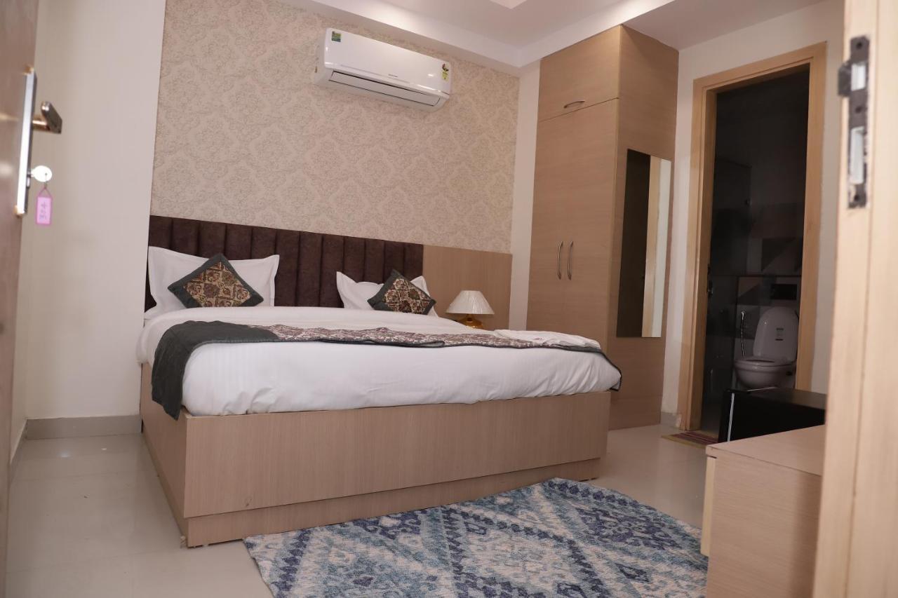 Lyf Corporate Sector 45 Gurgaon