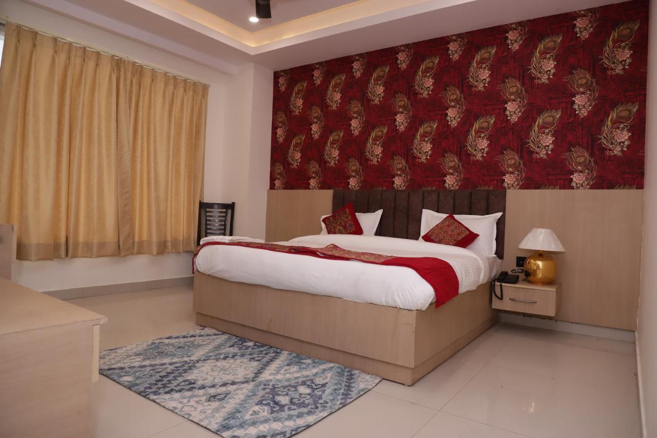 Lyf Corporate Sector 45 Hotel 3*