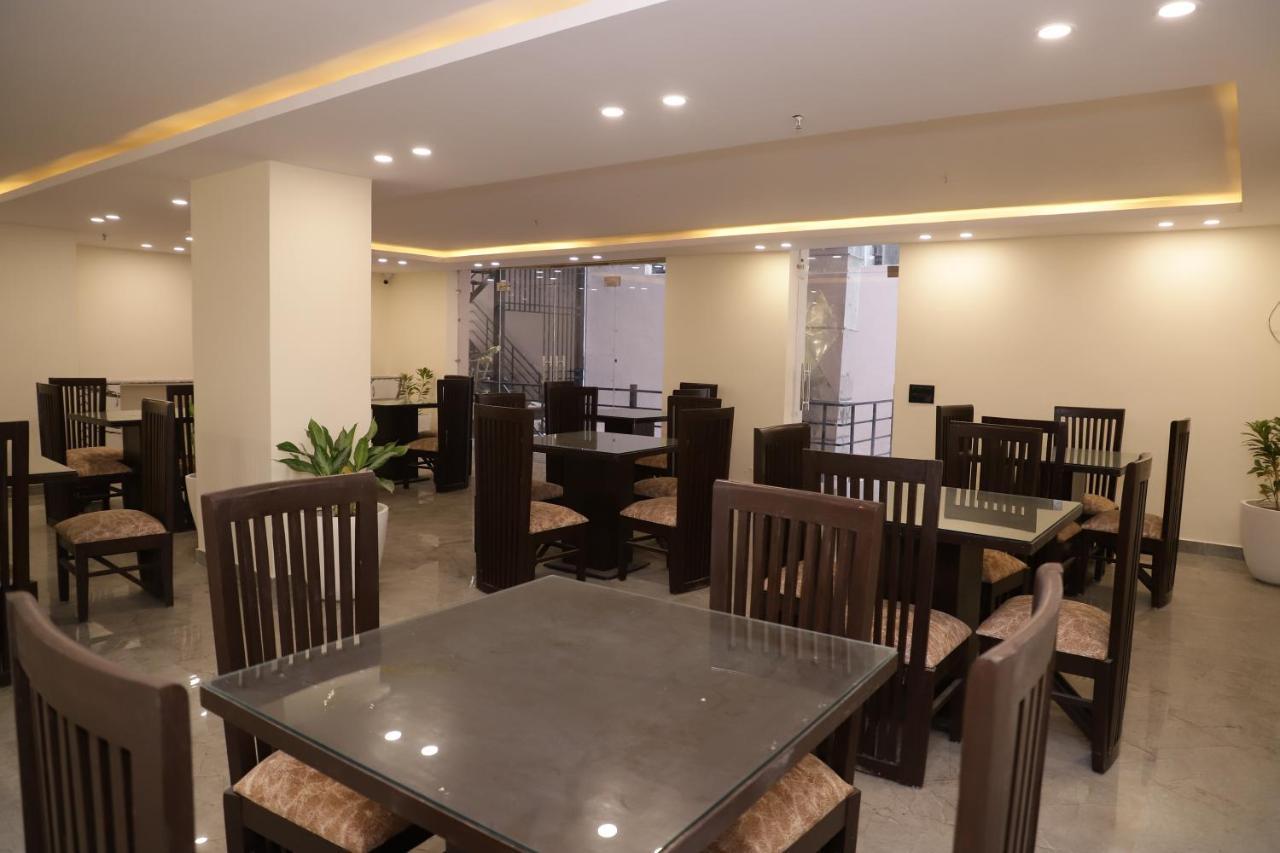 Hotel Lyf Corporate Sector 45 3*