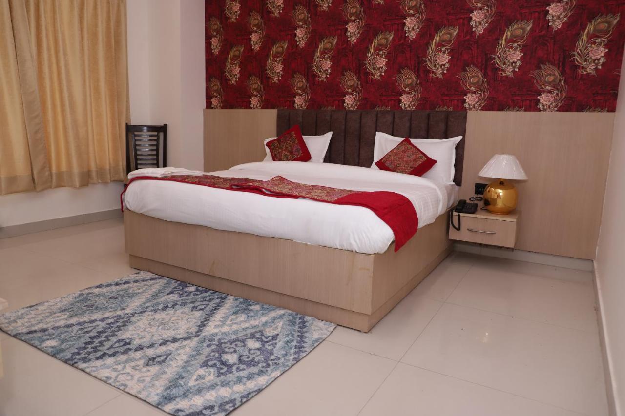 Lyf Corporate Sector 45 Hotel 3*