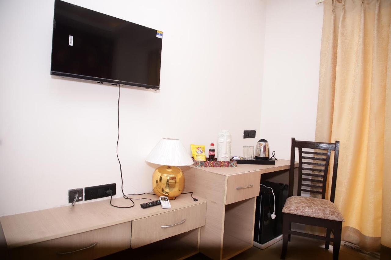 Lyf Corporate Sector 45 Hotel