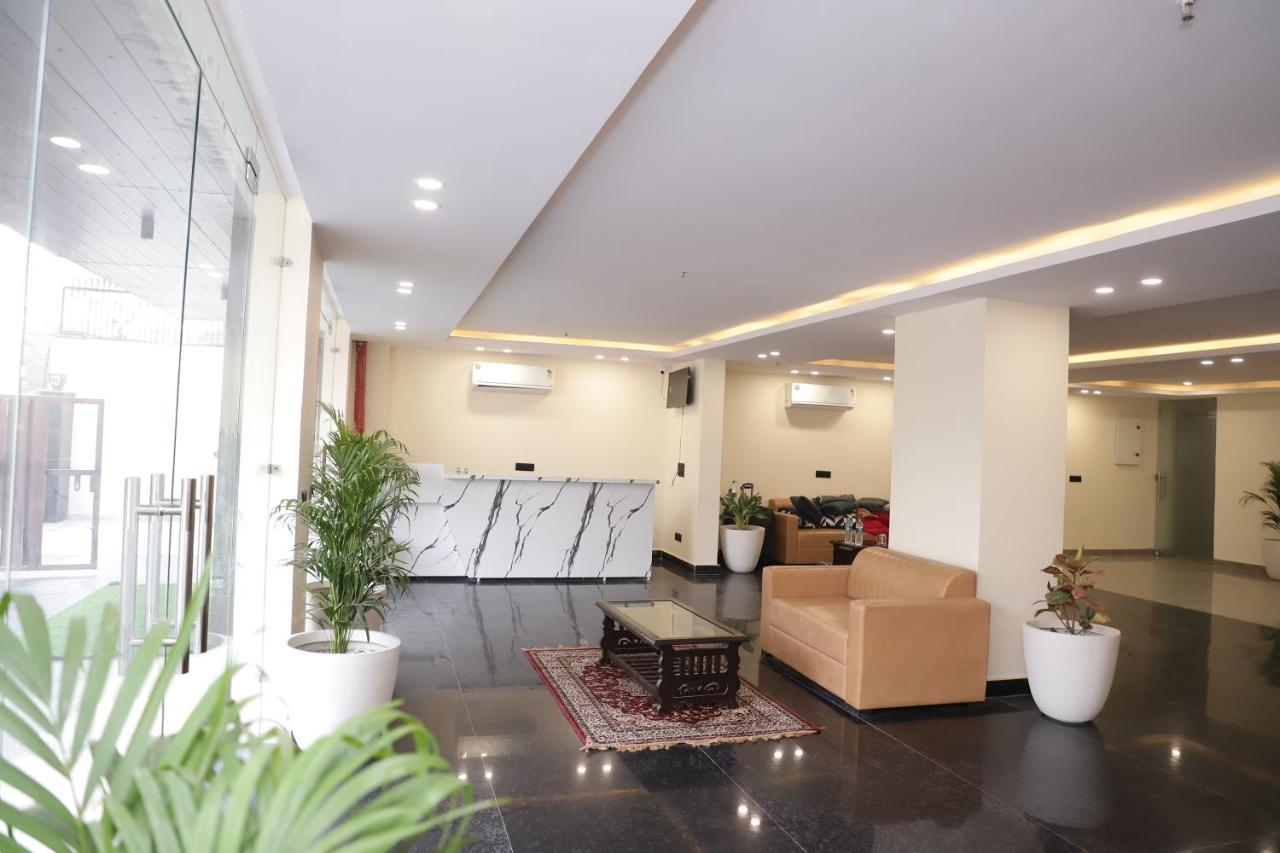 Lyf Corporate Sector 45 Hotel