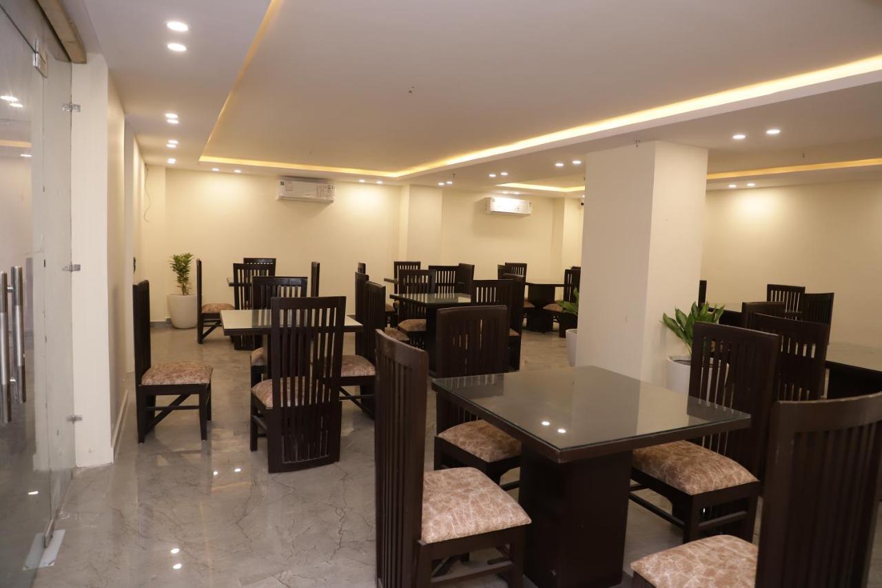 Lyf Corporate Sector 45 Hotel 3*