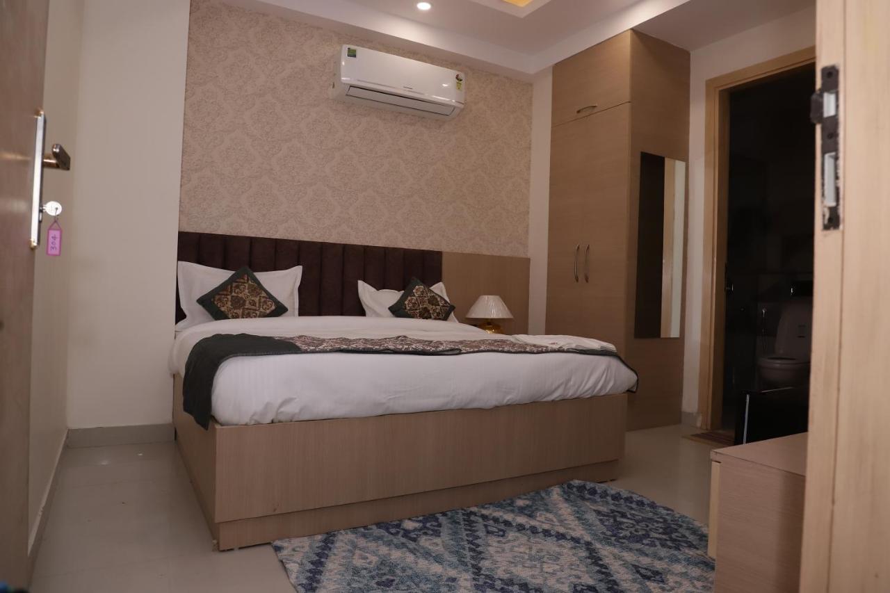 Lyf Corporate Sector 45 Hotel