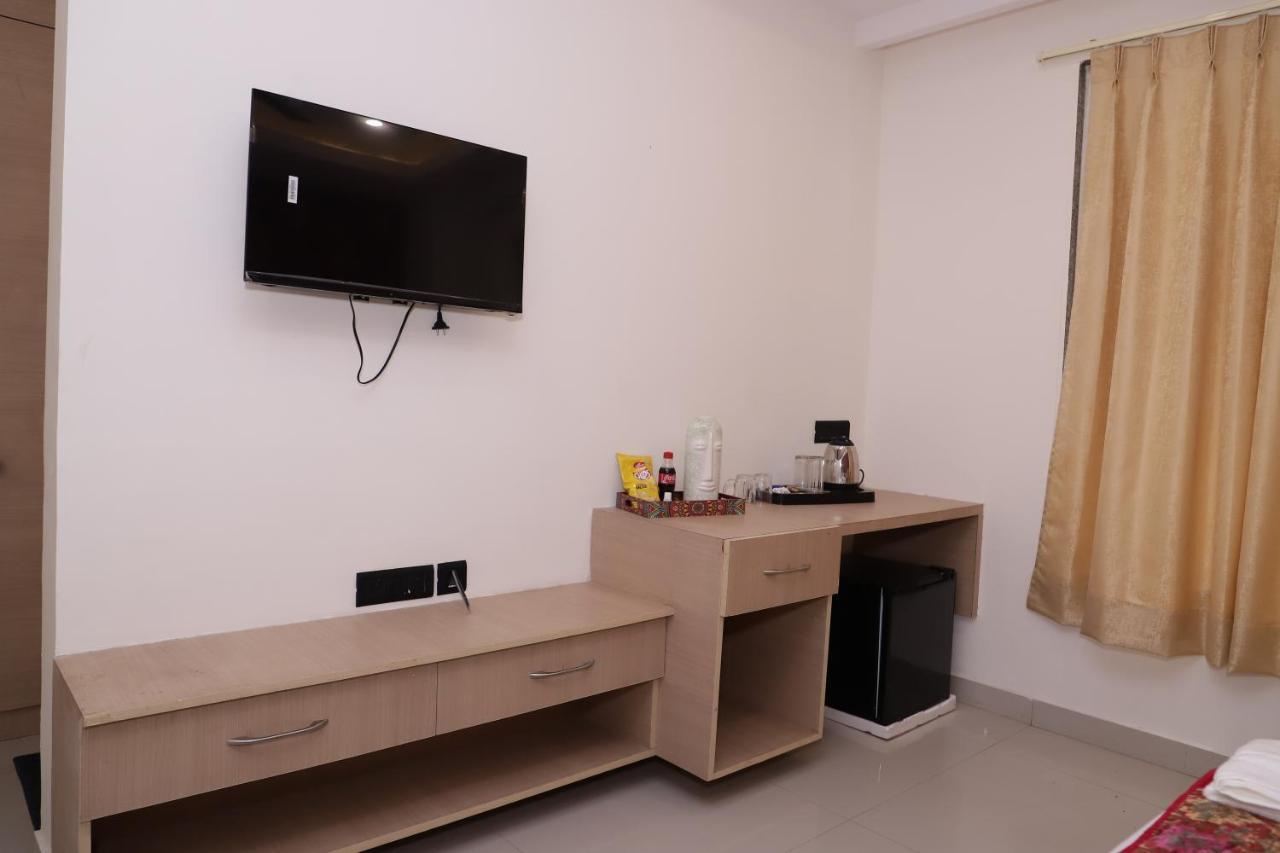 Lyf Corporate Sector 45 Hotel