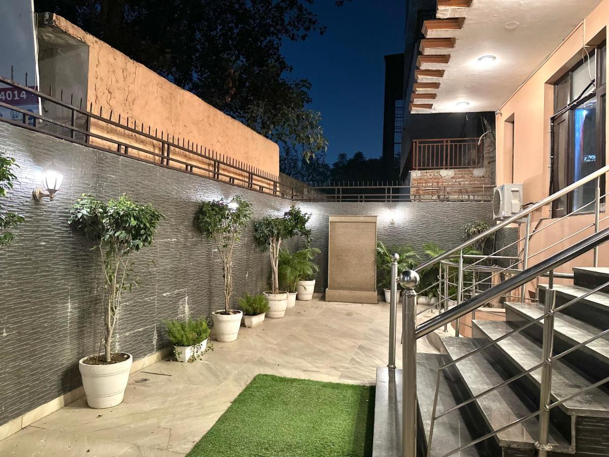 Hotel Room With Kitchen Near Golf Course Road Gurgaon