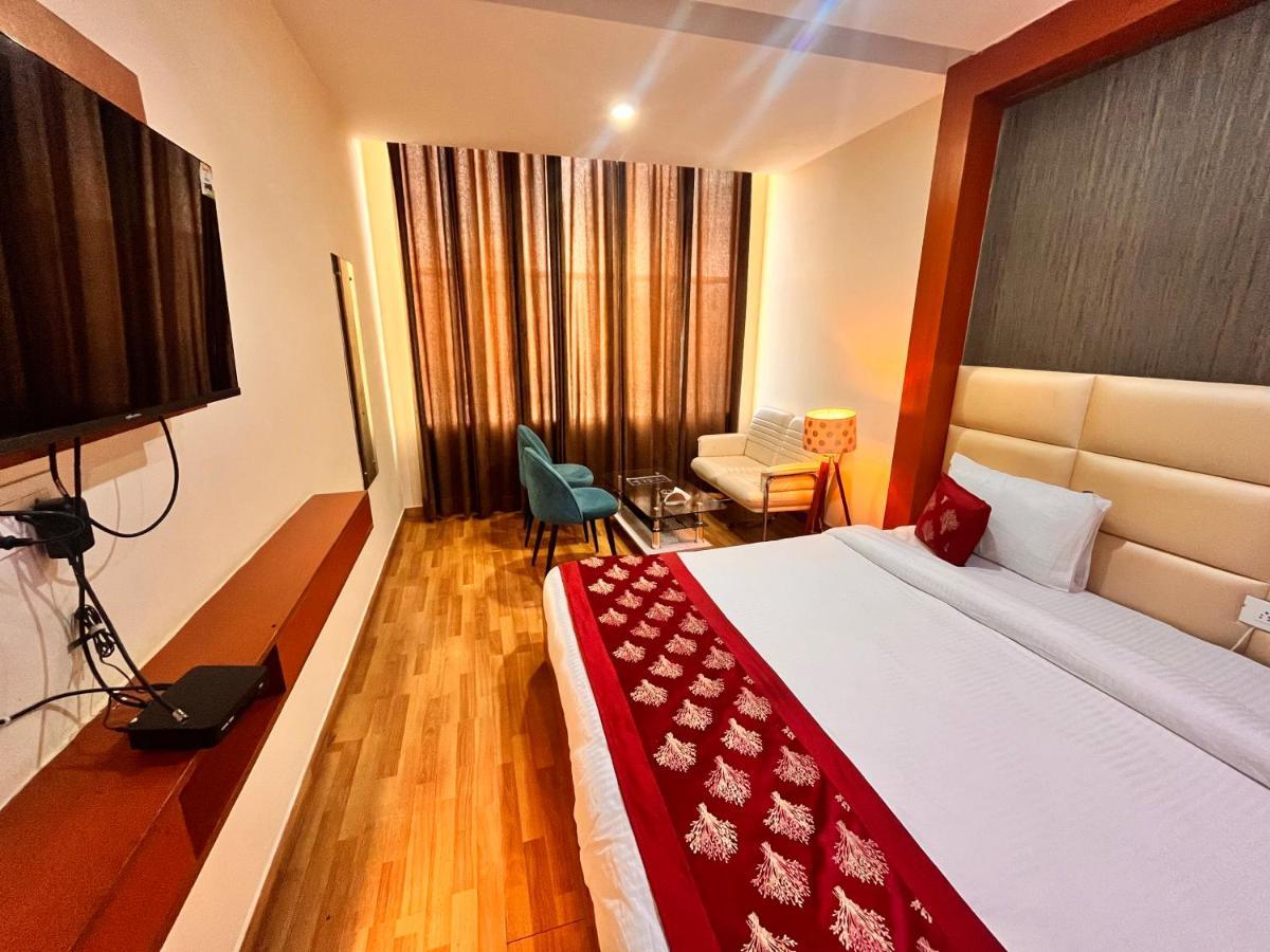 Oyster Pearl I Near Medanta Hospital I Sec-39 I Hotel 3*