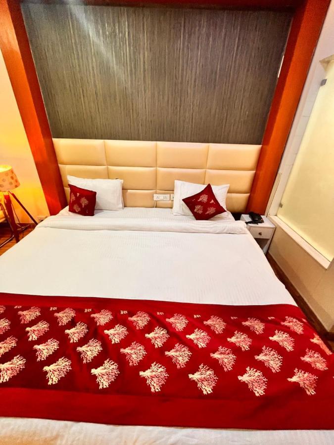 Oyster Pearl I Near Medanta Hospital I Sec-39 I 3* Gurgaon