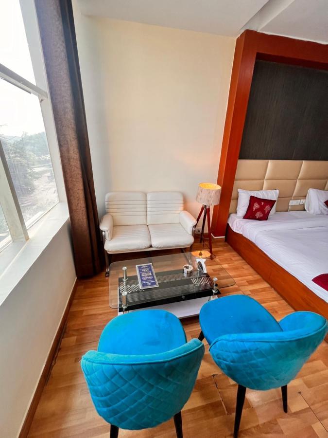 Oyster Pearl I Near Medanta Hospital I Sec-39 I Hotel Gurgaon