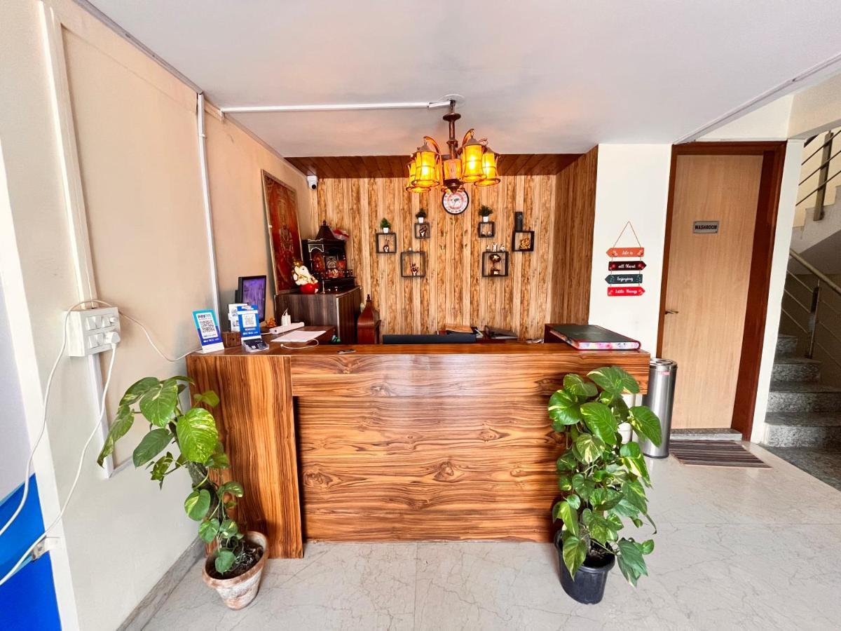 Oyster Pearl I Near Medanta Hospital I Sec-39 I Hotel