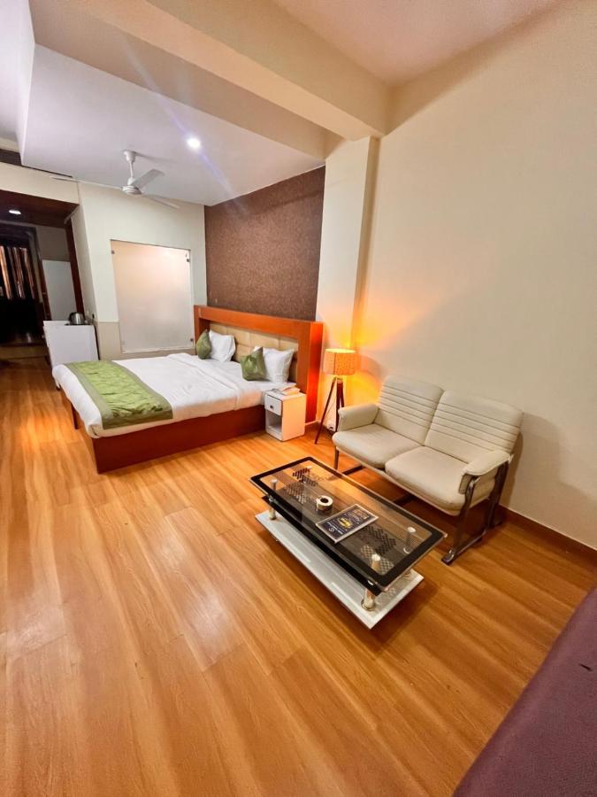 Oyster Pearl I Near Medanta Hospital I Sec-39 I Hotel Gurgaon