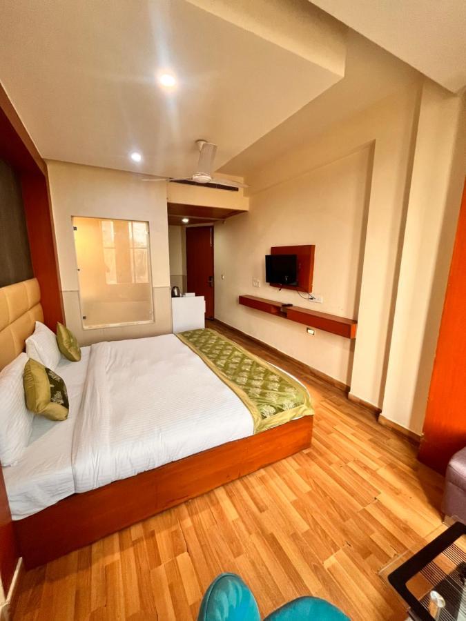 Hotel Oyster Pearl I Near Medanta Hospital I Sec-39 I Gurgaon
