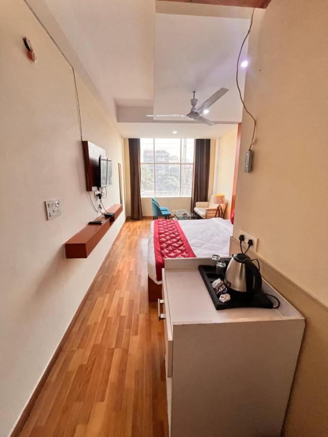Hotel Oyster Pearl I Near Medanta Hospital I Sec-39 I 3*