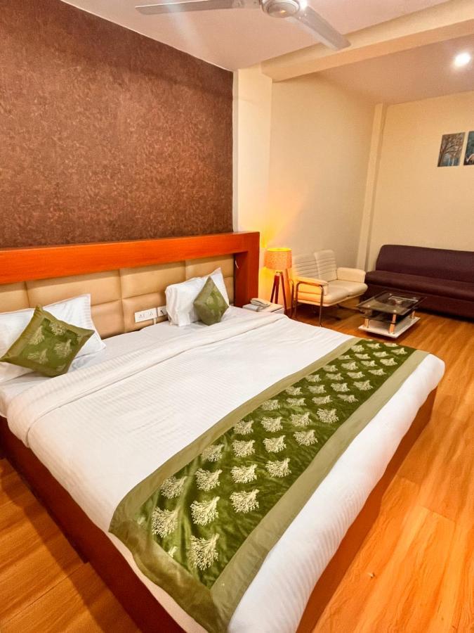 Oyster Pearl I Near Medanta Hospital I Sec-39 I 3* Gurgaon