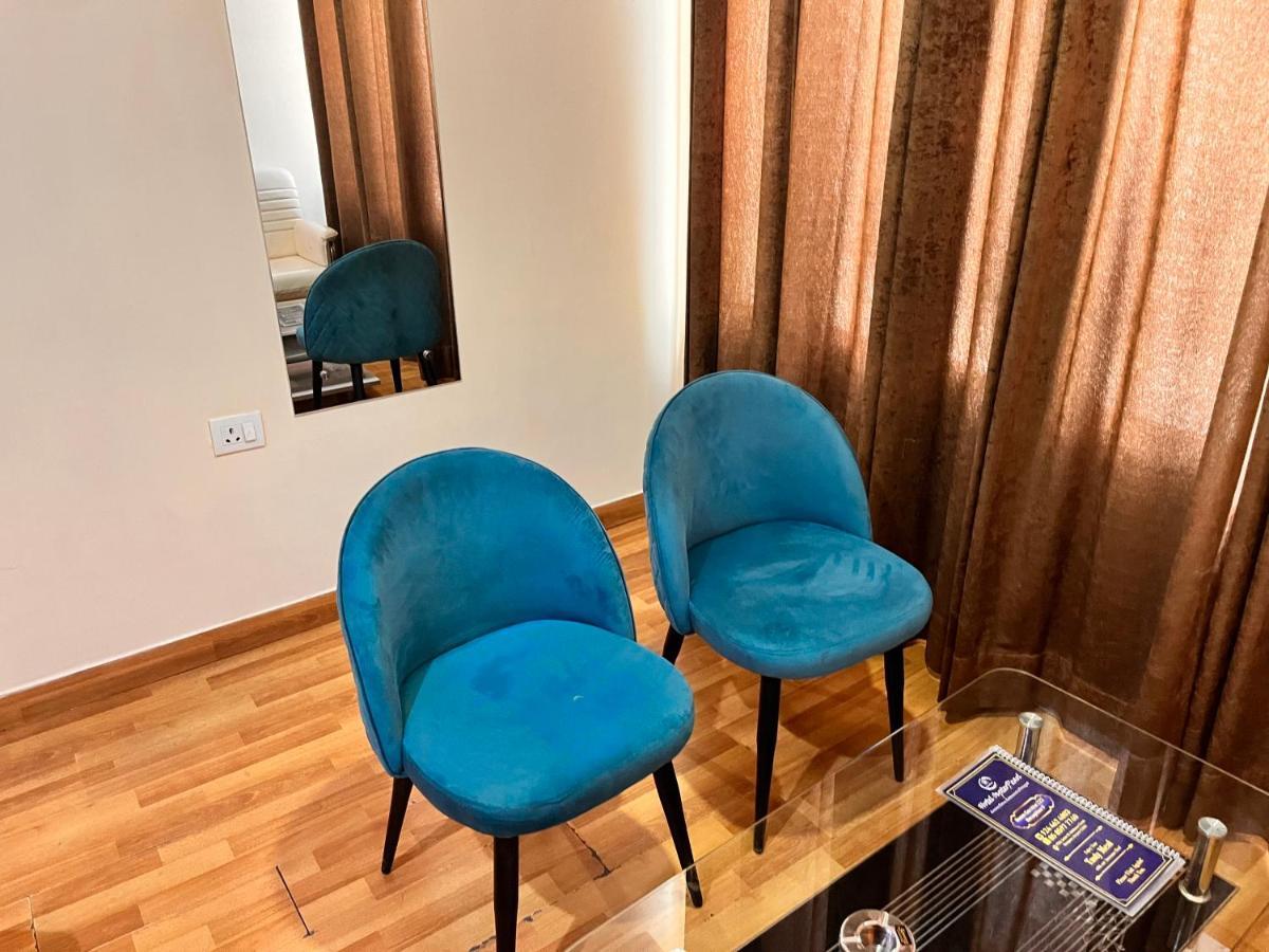 Oyster Pearl I Near Medanta Hospital I Sec-39 I Hotel 3*