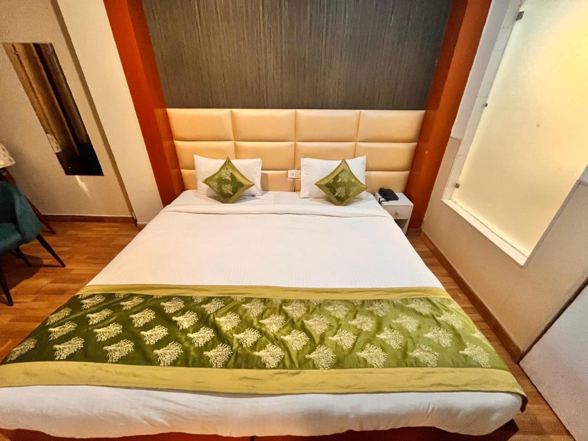 Hotel Oyster Pearl I Near Medanta Hospital I Sec-39 I 3*