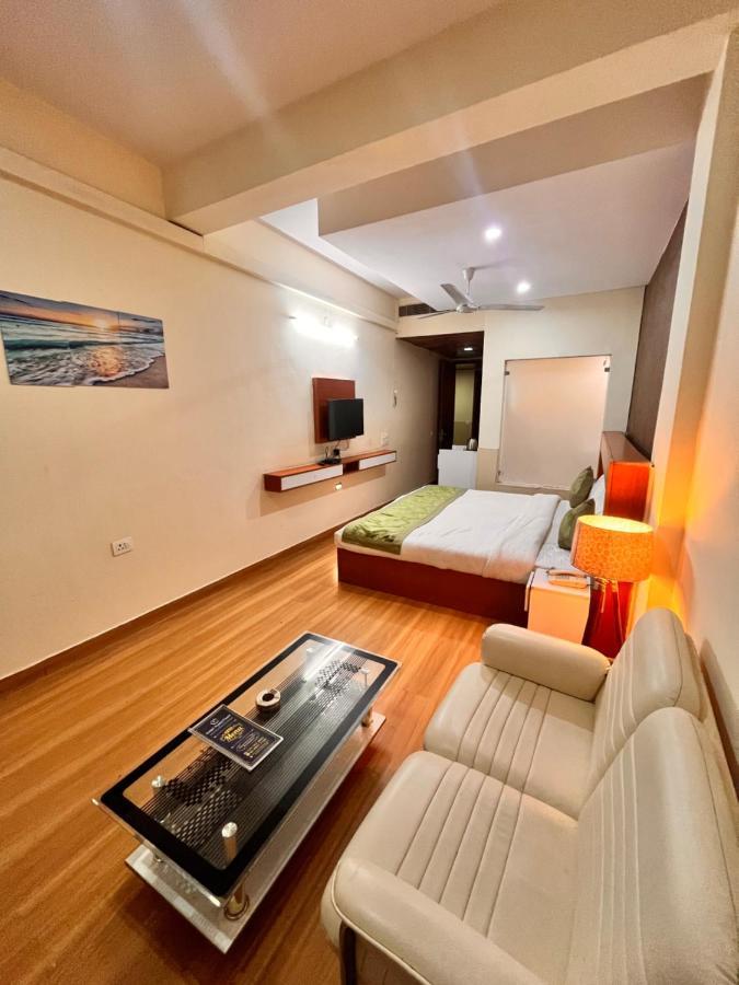 Oyster Pearl I Near Medanta Hospital I Sec-39 I Hotel Gurgaon