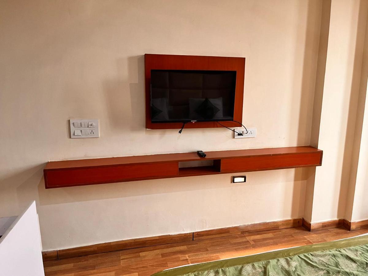 Oyster Pearl I Near Medanta Hospital I Sec-39 I