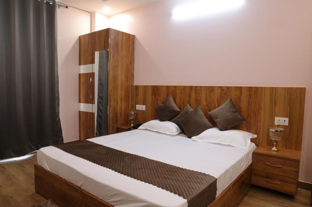 Hotel The Sandalwood I Sec-38 I Near Medanta Medicity Gurgaon